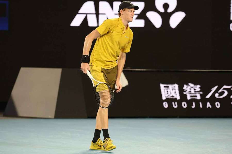 Jannik Sinner przezwyciężył problemy i jest w 1/8 finału na Australian Open