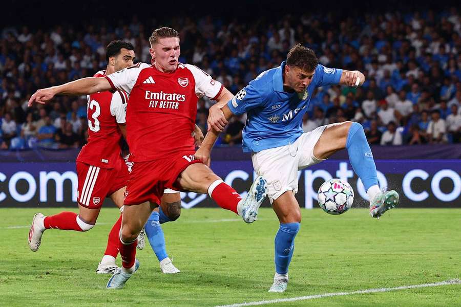 Arsenal's Viktor Gyokeres (left) in action with Napoli's Amir Rrahmani Arsenal's Viktor Gyokeres (left) in action with Napoli's Amir Rrahmani