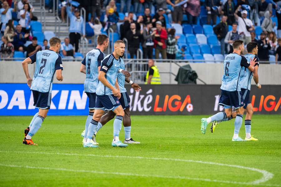 Slovanisti by v play-off museli cestovať do Švajčiarska. Slovanisti by v play-off museli cestovať do Švajčiarska.