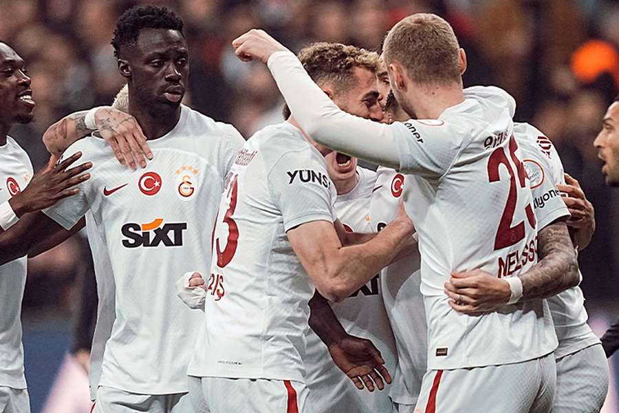 Galatasaray festeja o autogolo de Al Musrati