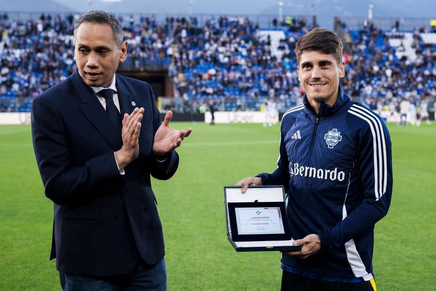 Como tem ligação à Arábia Saudita