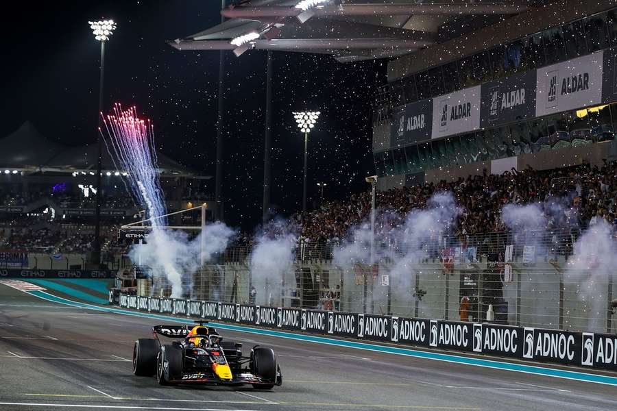 Verstappen ovládl poslední závod sezony F1, Leclerc dojel v Abu Zabí i celkově druhý