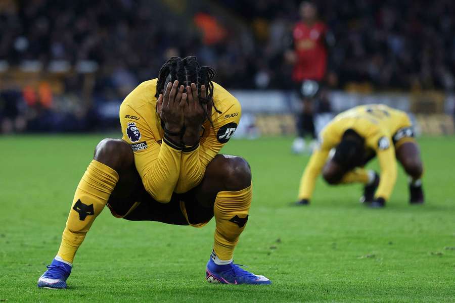 Piłkarze Wolves reagują podczas tego sezonu