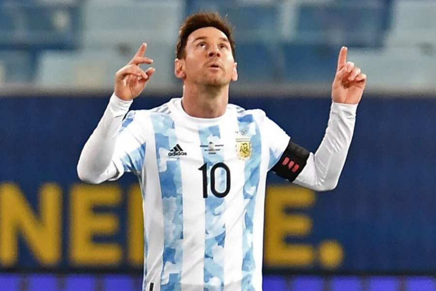 Messi festeja un gol con la selección argentina