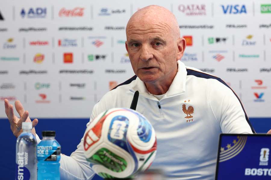 Guy Stéphan vai render Deschamps