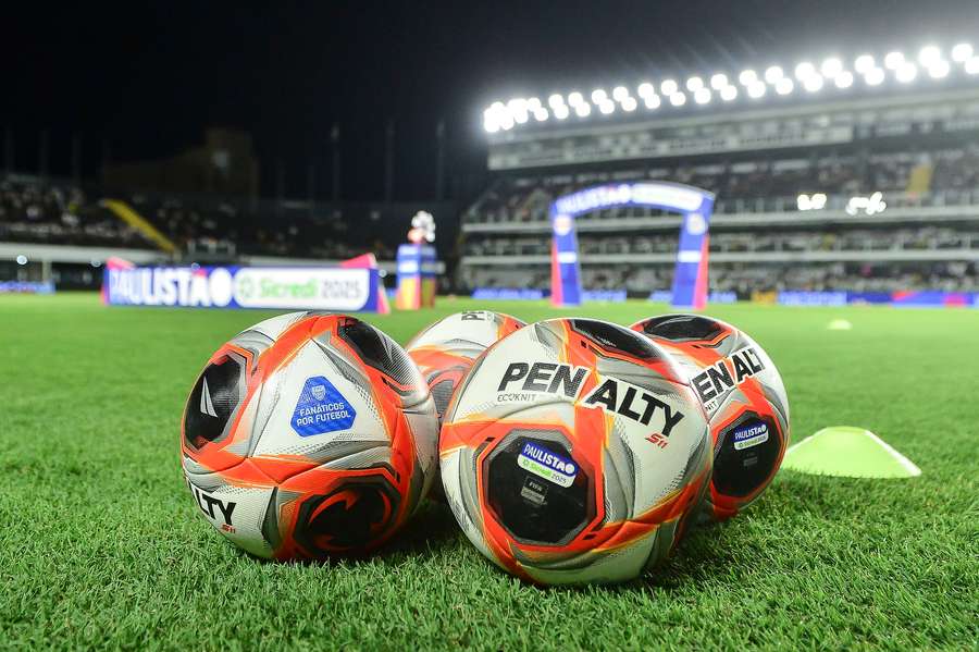 A bola rola na Vila Belmiro neste sábado