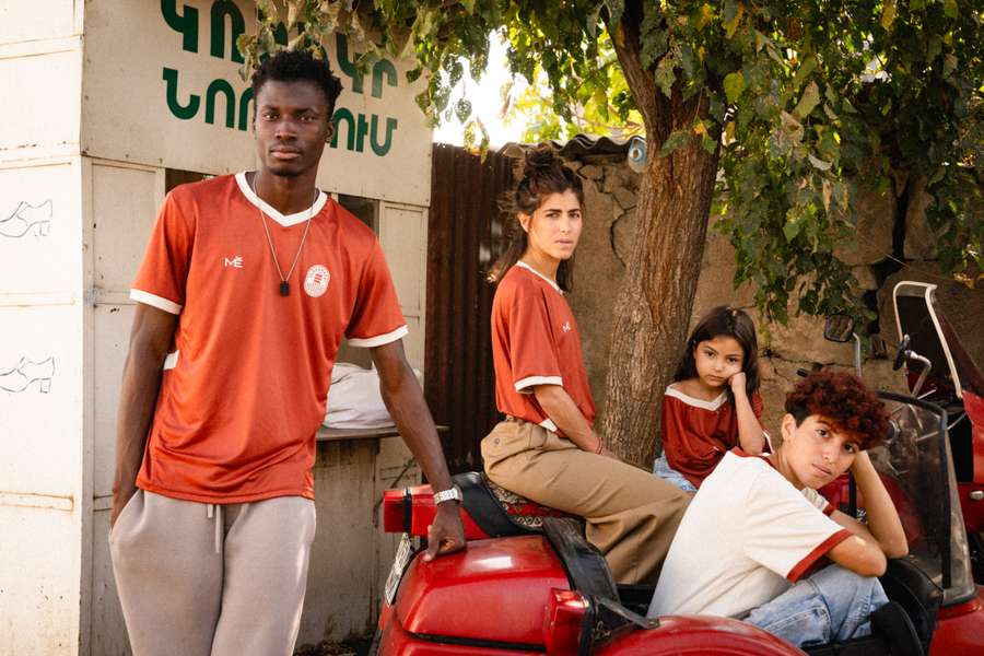 Les maillots du Sardarapat FC. Les maillots du Sardarapat FC.