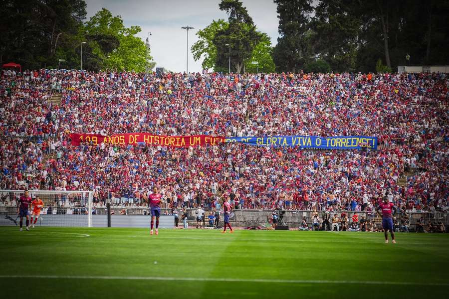 Adeptos do Torreense no apoio à equipa Adeptos do Torreense no apoio à equipa