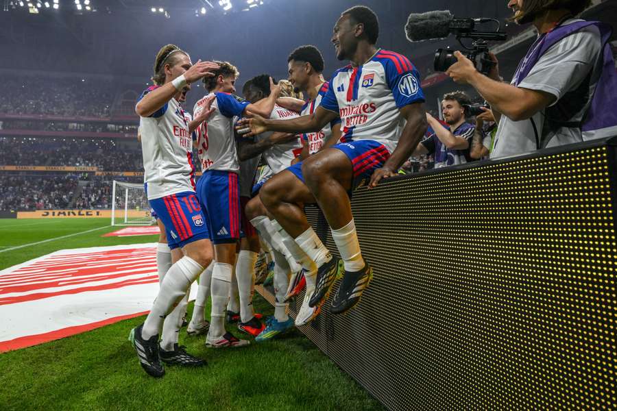 Lyon a écrasé Rennes et s'est installé sur le podium de Ligue 1. Lyon a écrasé Rennes et s'est installé sur le podium de Ligue 1.