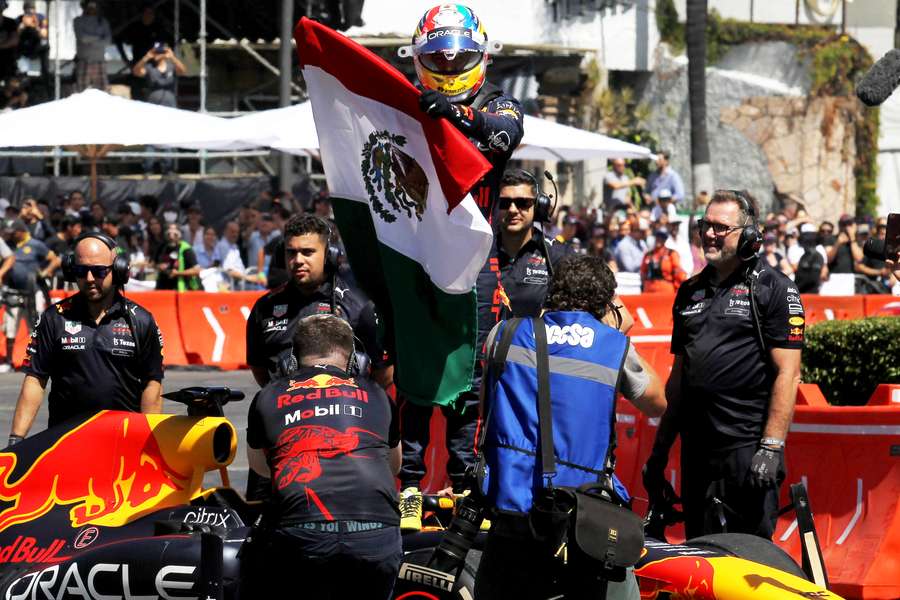 Sergio Pérez, piloto mexicano da Red Bull, orgulhoso com a notícia 