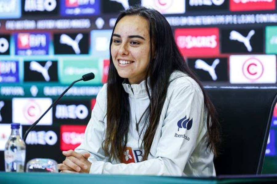 Joana Marchão em conferência de imprensa