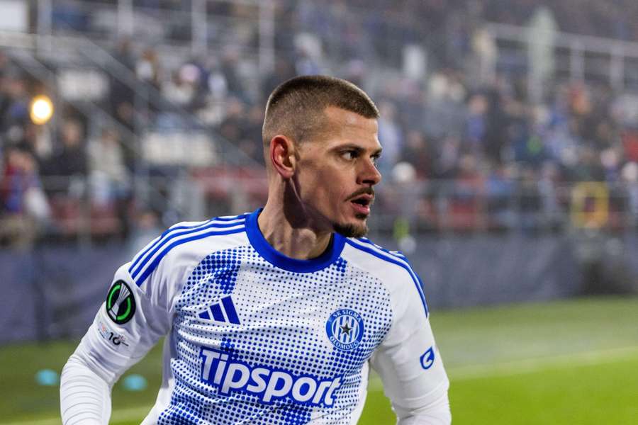 Kliment si přál cestu do Anglie.