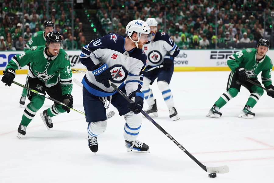 Jets blisko odpadnięcia już w drugiej rundzie play off. Granlund bohaterem Stars