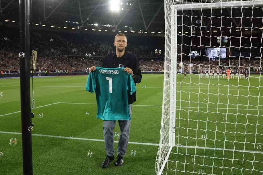 West Ham uctil památku zesnulého Luďka Mikloška, dres přinesl krajan Tomáš Souček.