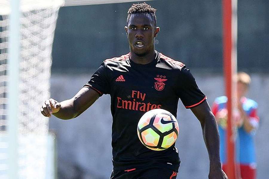 Carlos Ponck ao serviço do Benfica