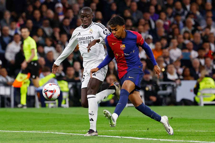 Lamine Yamal in action during El Clasico