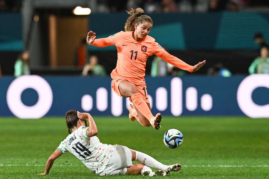 Lieke Martens in actie tijdens de wedstrijd tegen de VS