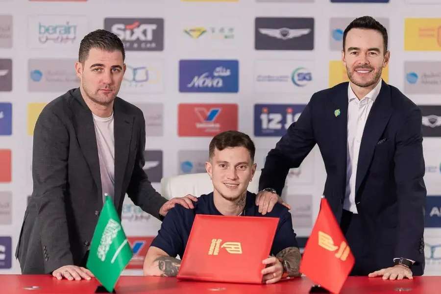 Otávio trocou o Al Nassr pelo Al Qadisiya esta época