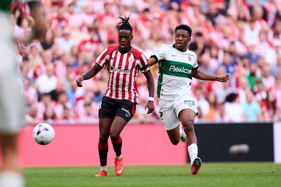 Nico Williams ante Buba Sangaré Nico Williams ante Buba Sangaré