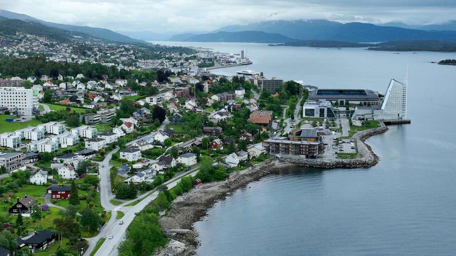 Panorama Molde ze stadionem tuż przy nabrzeżu