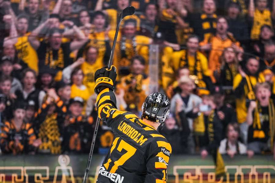 Par Lindholm scored the third for the hosts