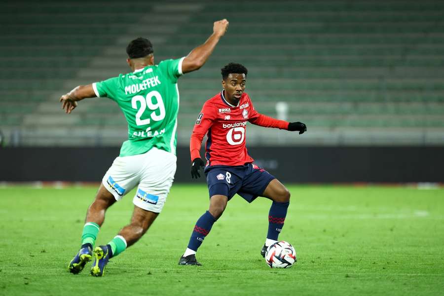 Angel Gomes em destaque com a camisola do Lille