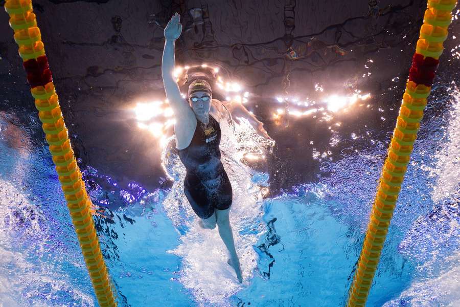 Marrit Steenbergen heeft zich op de WK in Doha eenvoudig geplaatst voor de halve finales van de 200 meter vrije slag