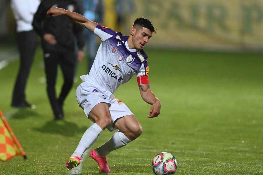 CFC Argeş a învins-o pe CSM Reşița cu scorul de 1-0, miercuri seara, în deplasare, într-un meci din etapa a treia a fazei play-off a Ligii a II-a 
