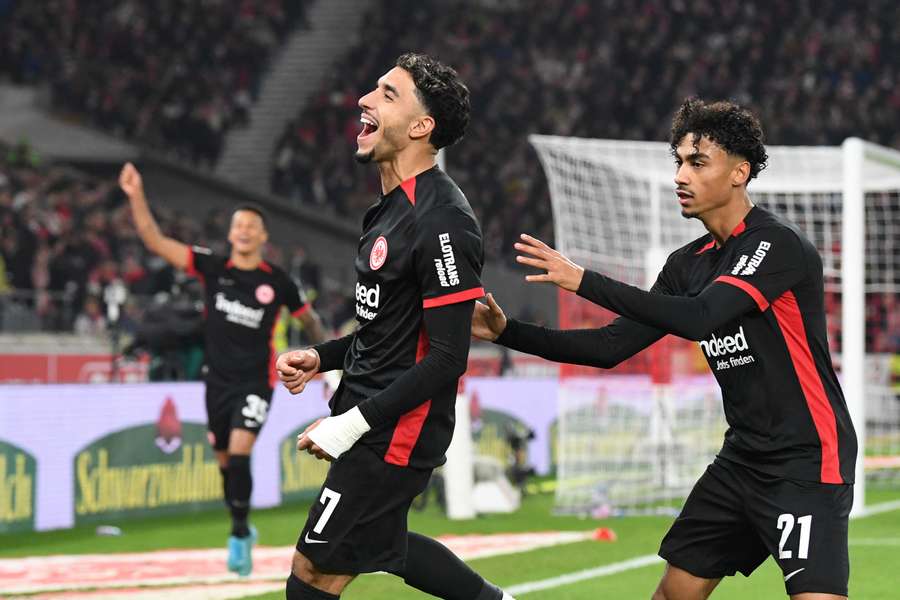 El Eintracht gana en Stuttgart por 2-3.