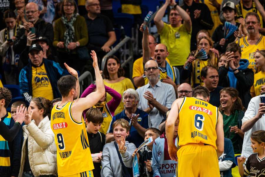 Alba Berlin hat im BBL Pokal den Titelverteidiger aus Bamberg ausgeschaltet.