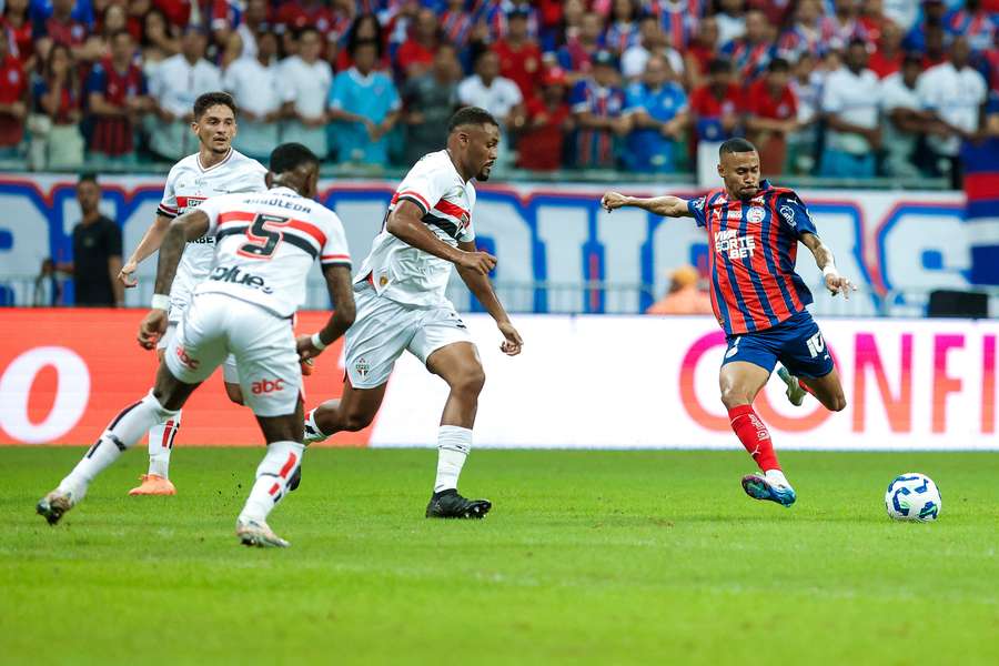 Bahia e São Paulo fizeram uma primeira etapa bastante movimentada na Fonte Nova Bahia e São Paulo fizeram uma primeira etapa bastante movimentada na Fonte Nova