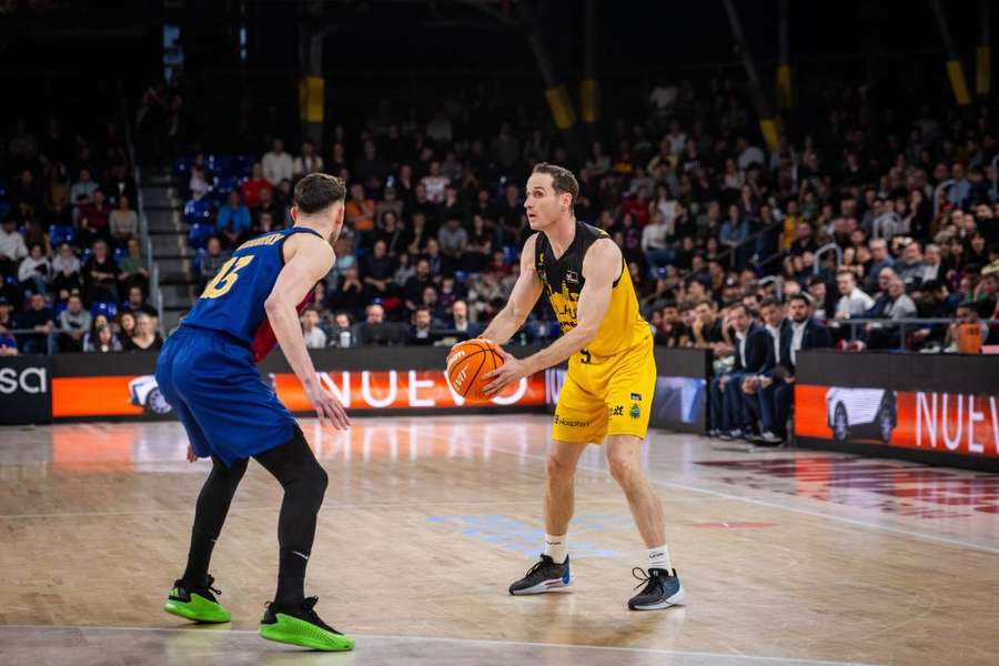 Marcelinho frente a Satoransky