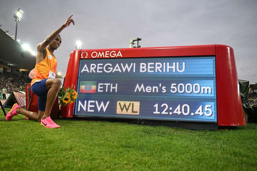 Berihu Aregawi poses after winning and breaking the record in the 5000m