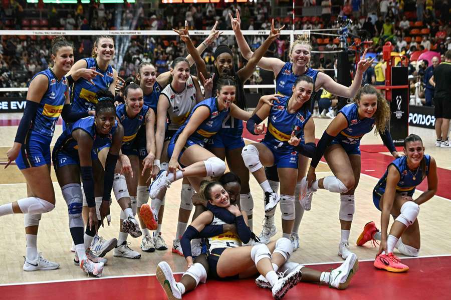 Le ragazze festeggiano dopo la semifinale