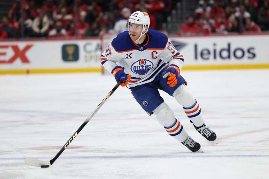 Connor McDavid s prvým hetrikom v aktuálnej edícii NHL.