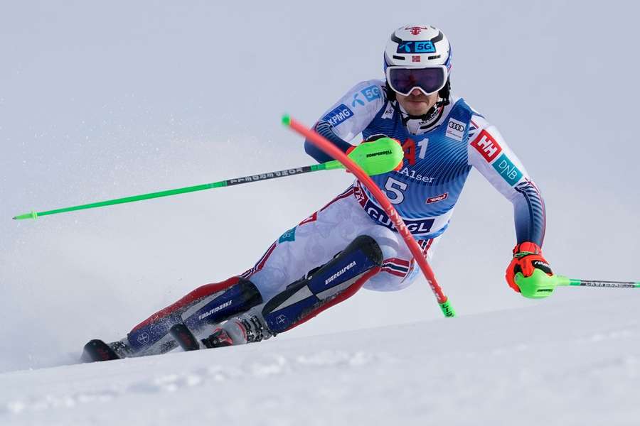 Norsk skiløber endte i snebold-krig mod klima-demonstranter