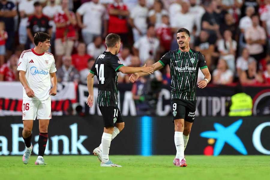 André Silva slaví jednu z branek Elche.
