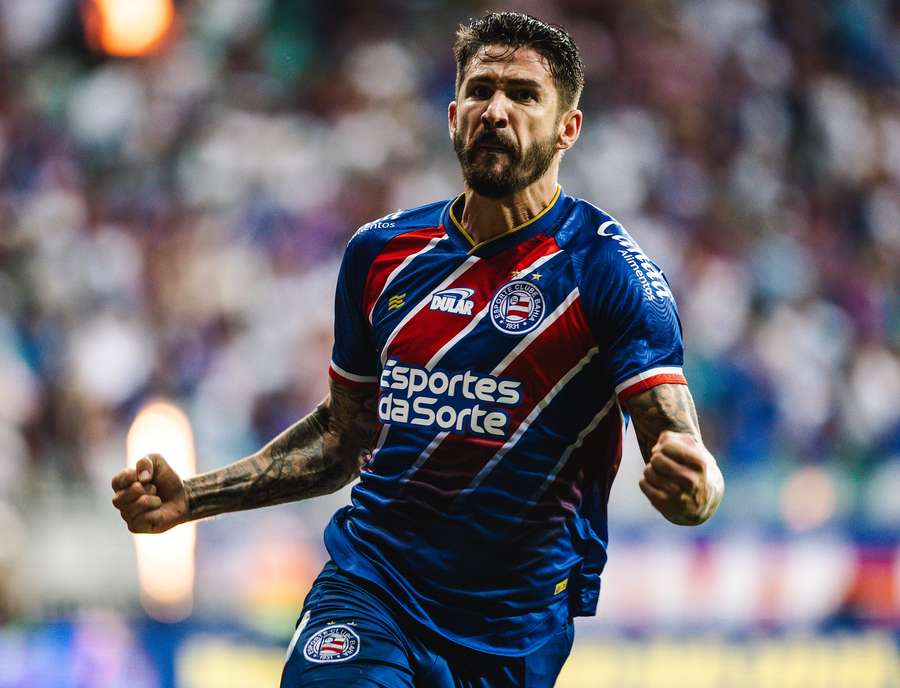 Everaldo atuou pelo Bahia antes de chegar ao Fluminense Everaldo atuou pelo Bahia antes de chegar ao Fluminense
