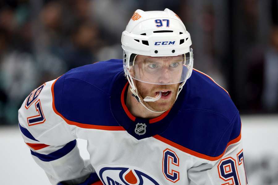 Connor McDavid wird den Oilers wochenlang fehlen.