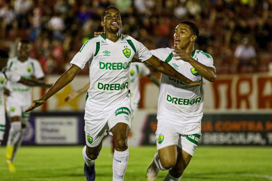 Iury Castilho celebra o golo