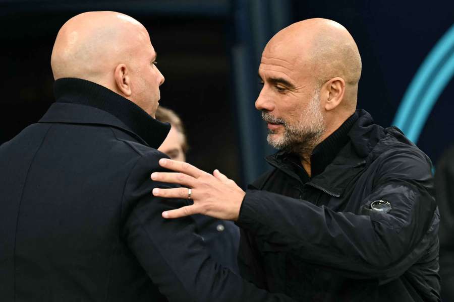 Arne Slot e Pep Guardiola se enfrentarão mais uma vez