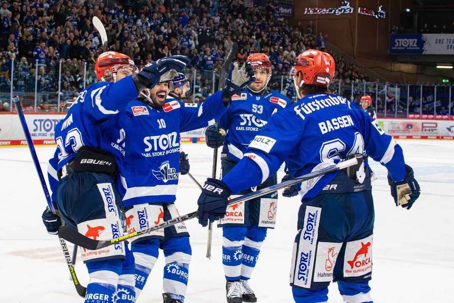 Die Eisbären Berlin gewinnen.