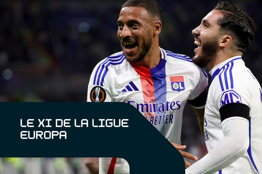 Tolisso et Cherki célébrant un but.