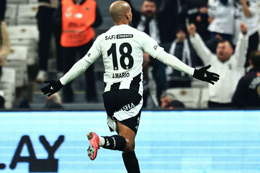 João Mário abriu o marcador na vitória do Besiktas