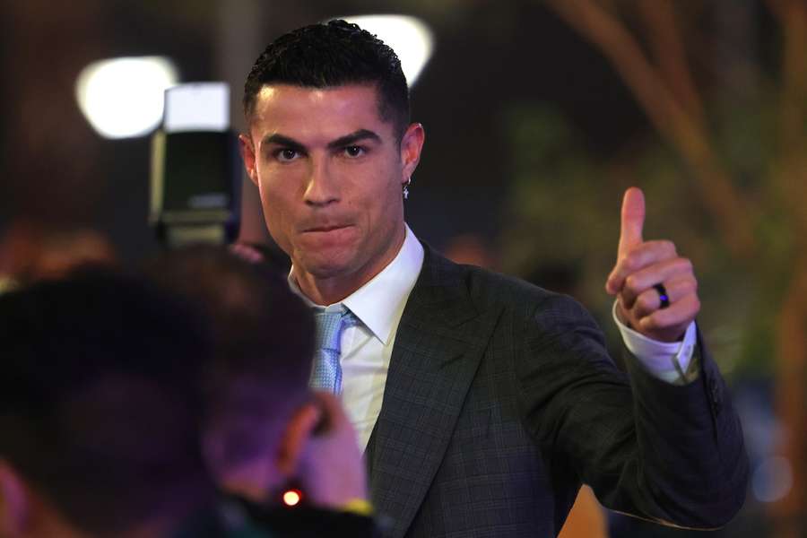Ronaldo endulza el ambiente de Riad con su llegada
