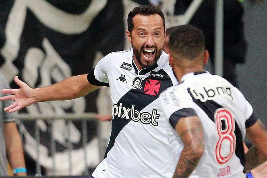 Nenê marcou um golaço no segundo tempo