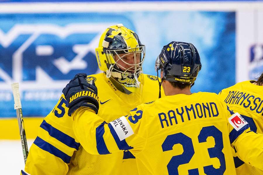 Filip Gustavsson (l.) und Lucas Raymond