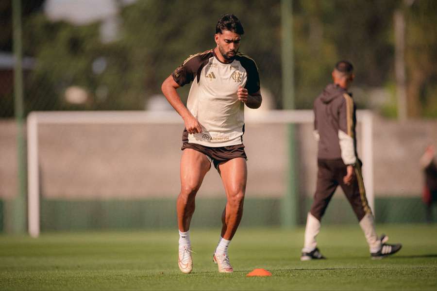 Paquetá durante treinamento na grande Buenos Aires