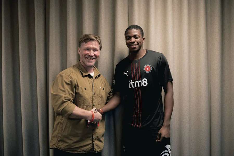 Olashile Lawal assinou contrato com o Midtjylland Olashile Lawal assinou contrato com o Midtjylland