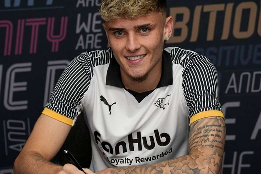DONE DEAL: Clark agrees to make Derby move from RB Salzburg DONE DEAL: Clark agrees to make Derby move from RB Salzburg